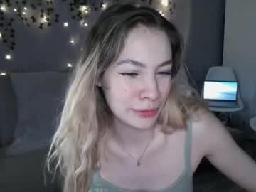 viki_bloom Chaturbate model