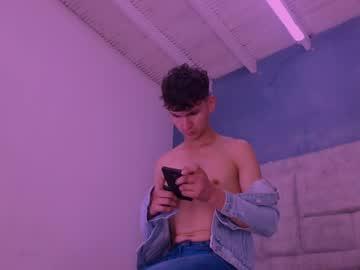 Adryan_tomas - Chaturbate model