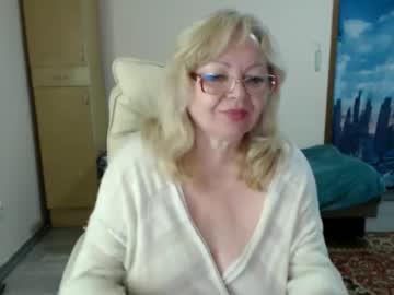 Evelynloveshy - Chaturbate model